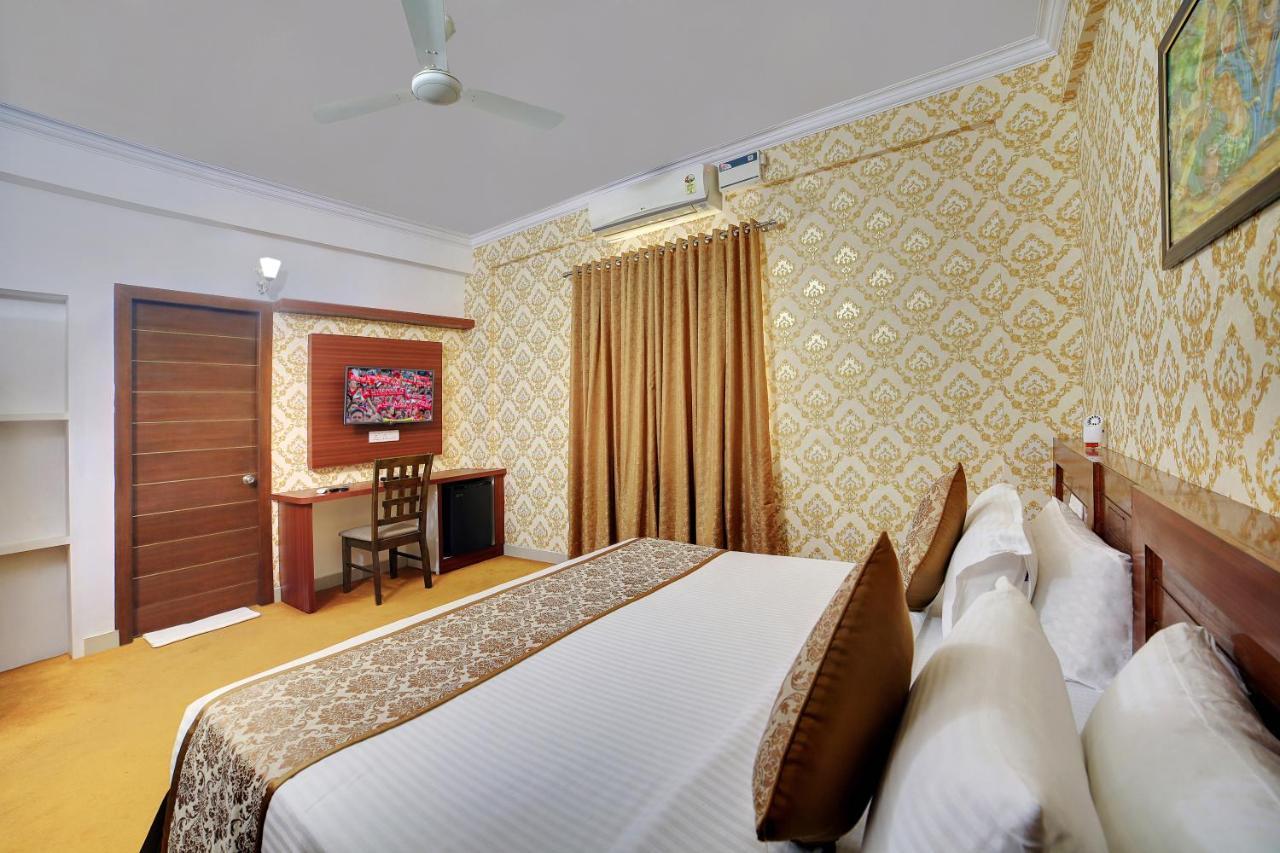 Hotel Voyagers 99 Bangalore Buitenkant foto