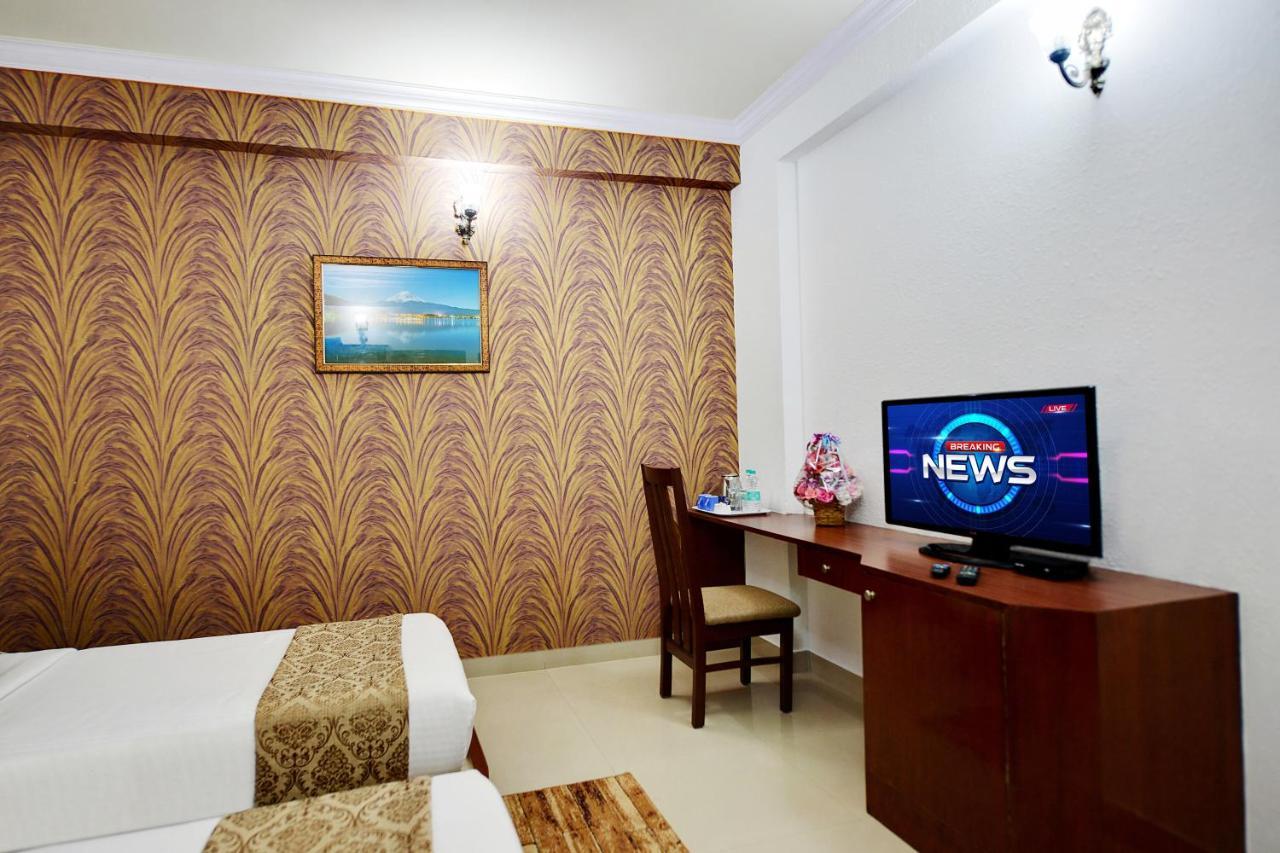 Hotel Voyagers 99 Bangalore Buitenkant foto