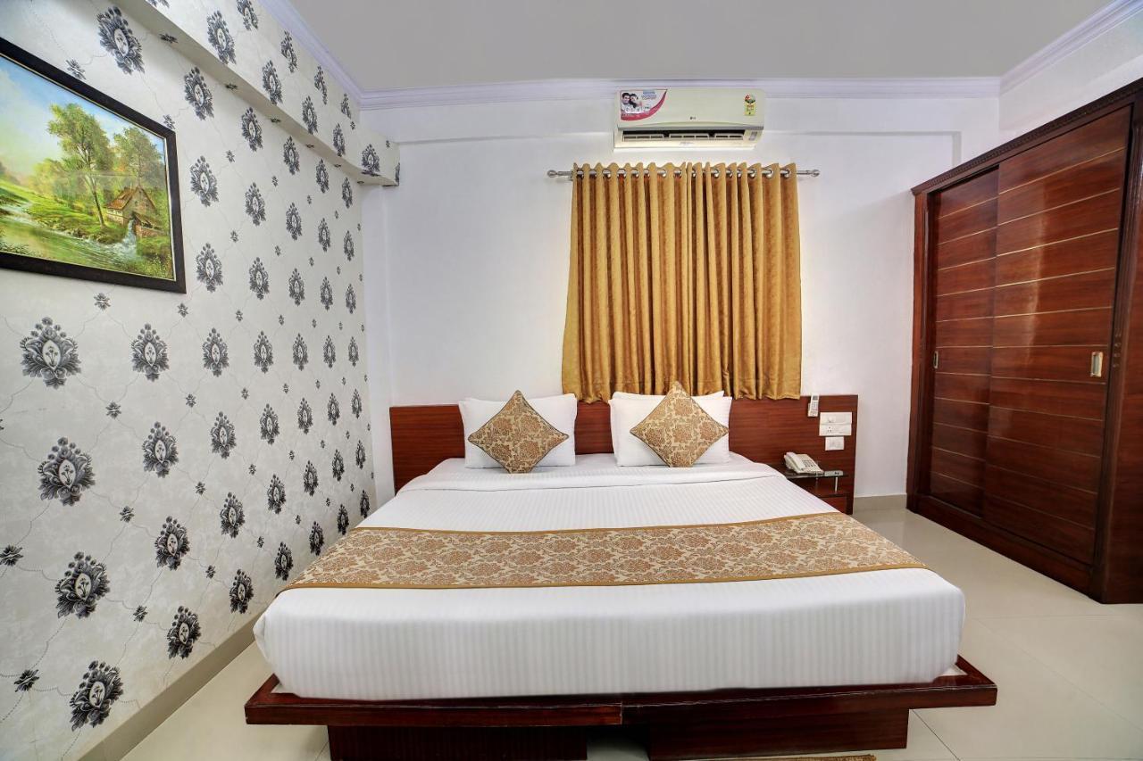 Hotel Voyagers 99 Bangalore Buitenkant foto
