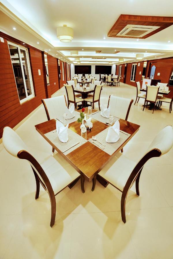 Hotel Voyagers 99 Bangalore Buitenkant foto
