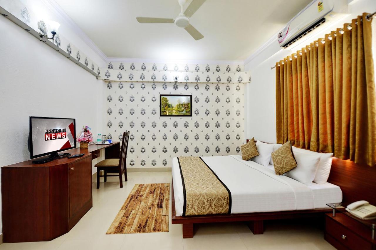 Hotel Voyagers 99 Bangalore Buitenkant foto