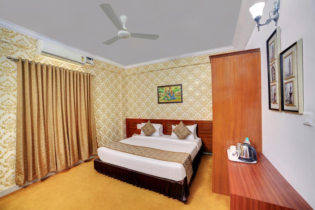 Hotel Voyagers 99 Bangalore Buitenkant foto