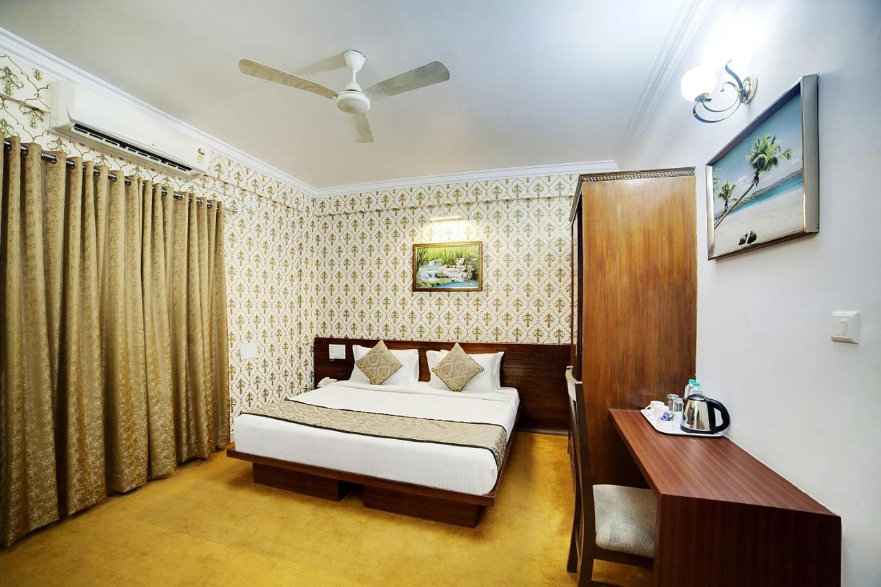 Hotel Voyagers 99 Bangalore Buitenkant foto